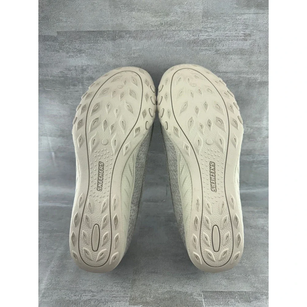 Skechers Relaxed Fit Memory Foam Stone Beige Loafers 23839 Women Sz 9